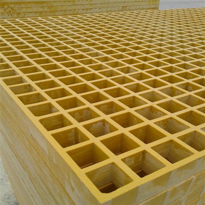 玻璃鋼格柵蓋板與玻璃鋼格柵板 特性、區(qū)別與應(yīng)用